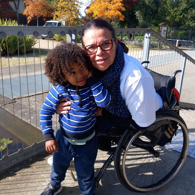 Cultural and physical exchange: Kojo with paraolympian during Olympic Games in Nanterre 